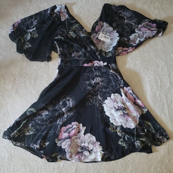 NWT LE CHATEAU black & pink floral flutter sleeve dress - Picture 1 of 15